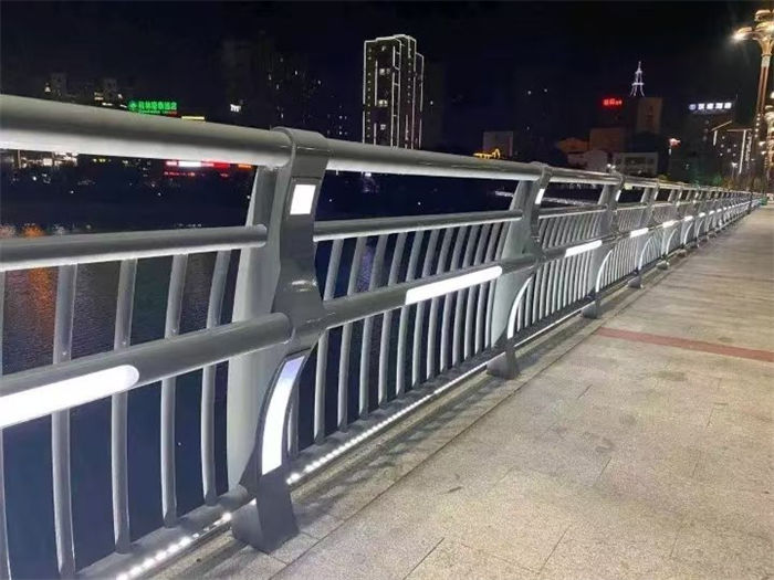 正宗公路防撞护栏生产厂家-欢迎来电