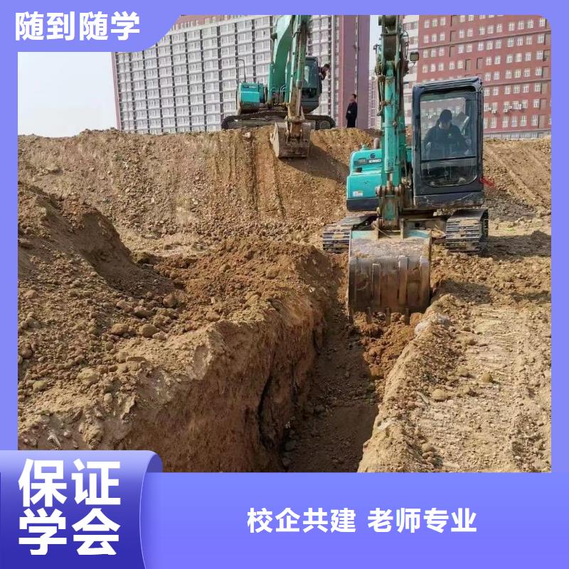 挖掘机操作【虎振汽修学校招生电话】技能+学历当地生产厂家