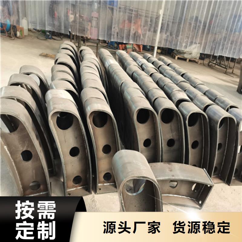 防撞护栏立柱桥梁防撞护栏销售的是诚信多年经验值得信赖