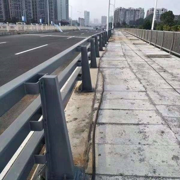 道路桥梁防撞护栏产品类型多
