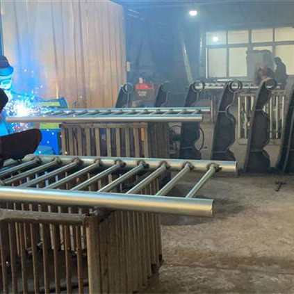不锈钢桥梁栏杆生产制造商生产安装