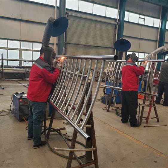 护栏不锈钢复合管厂使用方法打造好品质