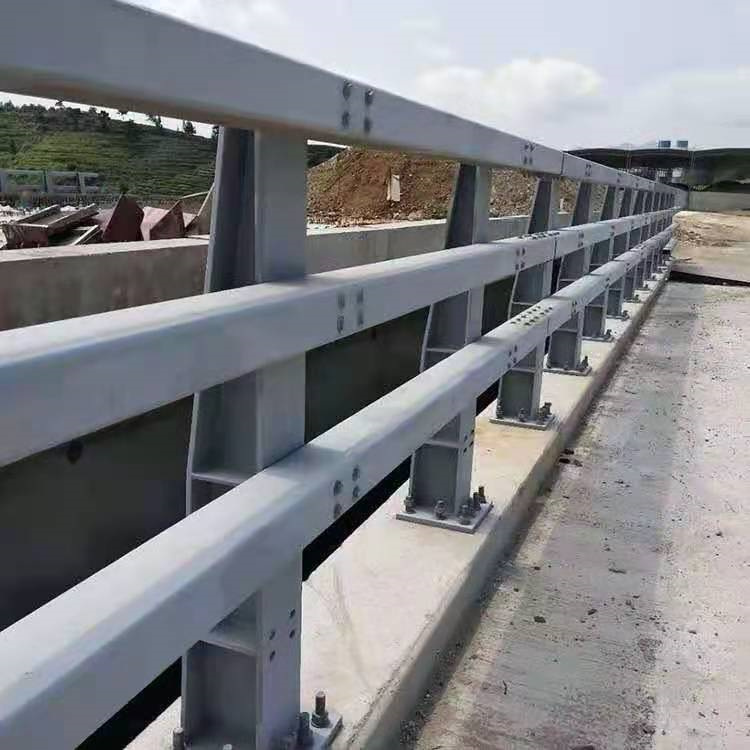 不锈钢复合管河道护栏使用时长长真诚合作
