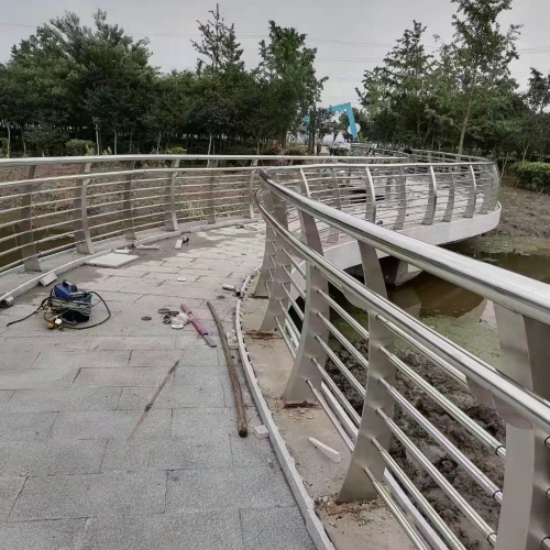 桥梁护栏不锈钢复合管护栏河道护栏非标加工定制
