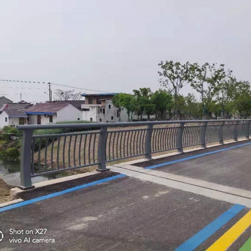 三横梁护栏厂家供应