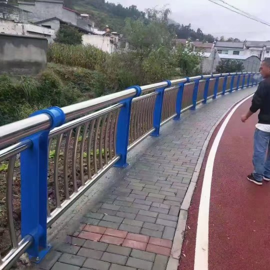 不锈钢复合管-【不锈钢护栏栏杆】专注细节使用放心现货充裕