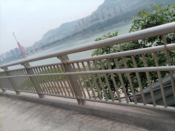 不锈钢复合管钢丝绳护栏栏杆商家直供