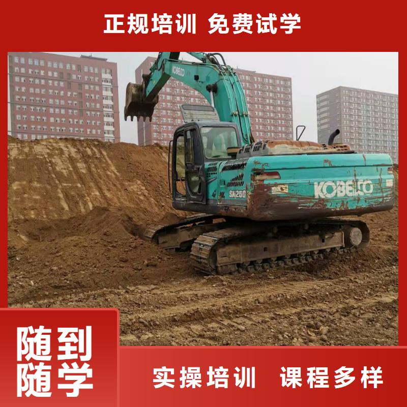 挖掘机技校虎振挖掘机学校全程实操当地厂家