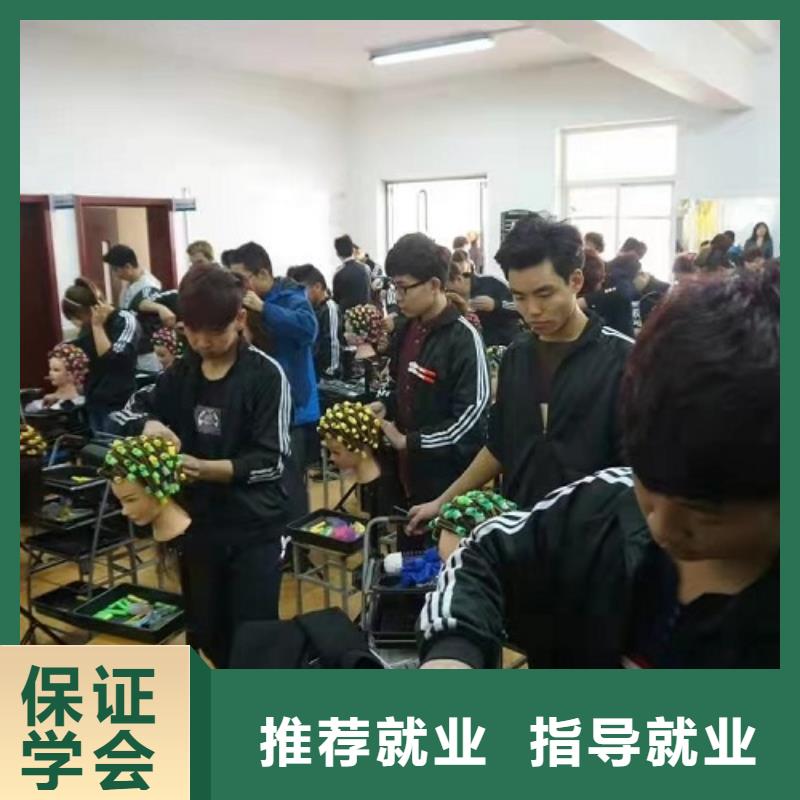 美发培训学校化妆培训手把手教学理论+实操