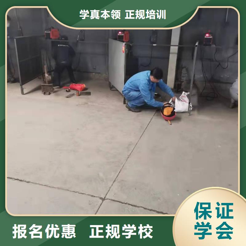焊工学校,【哪里能学挖掘机】技能+学历就业前景好