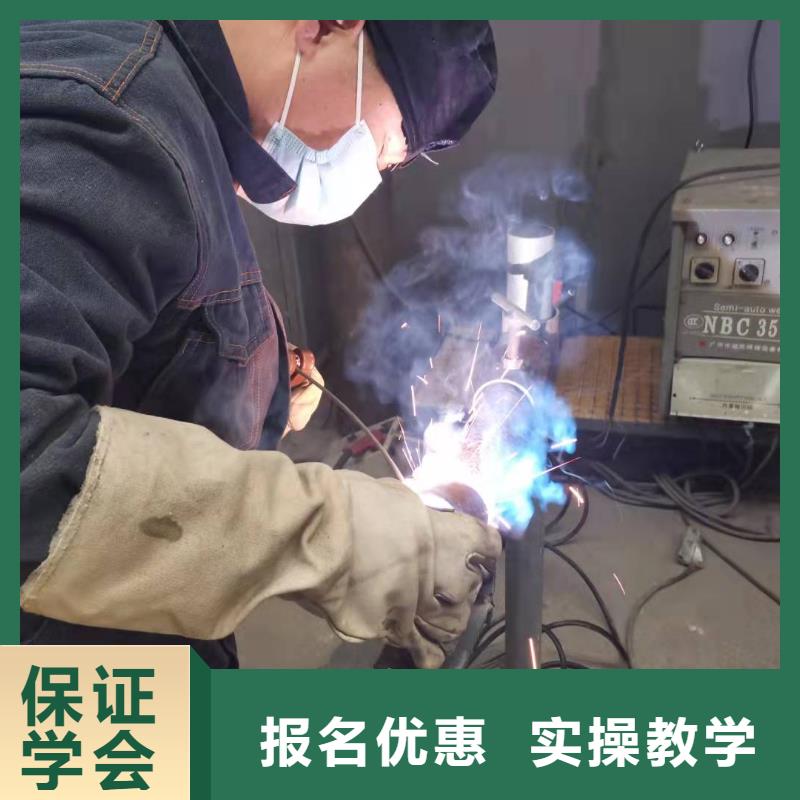 焊工学校,哪里能学挖掘机技能+学历随到随学