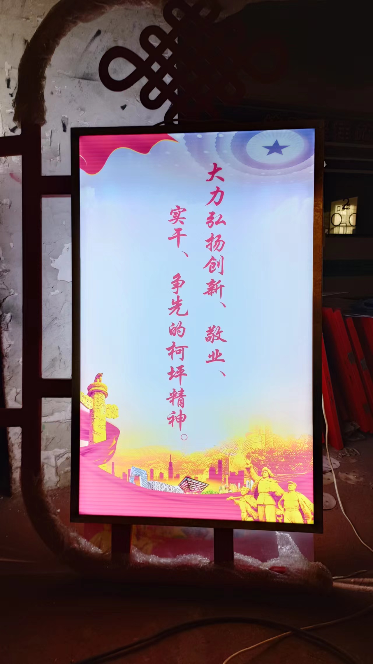 【灯杆灯箱-农村候车亭专注生产制造多年】