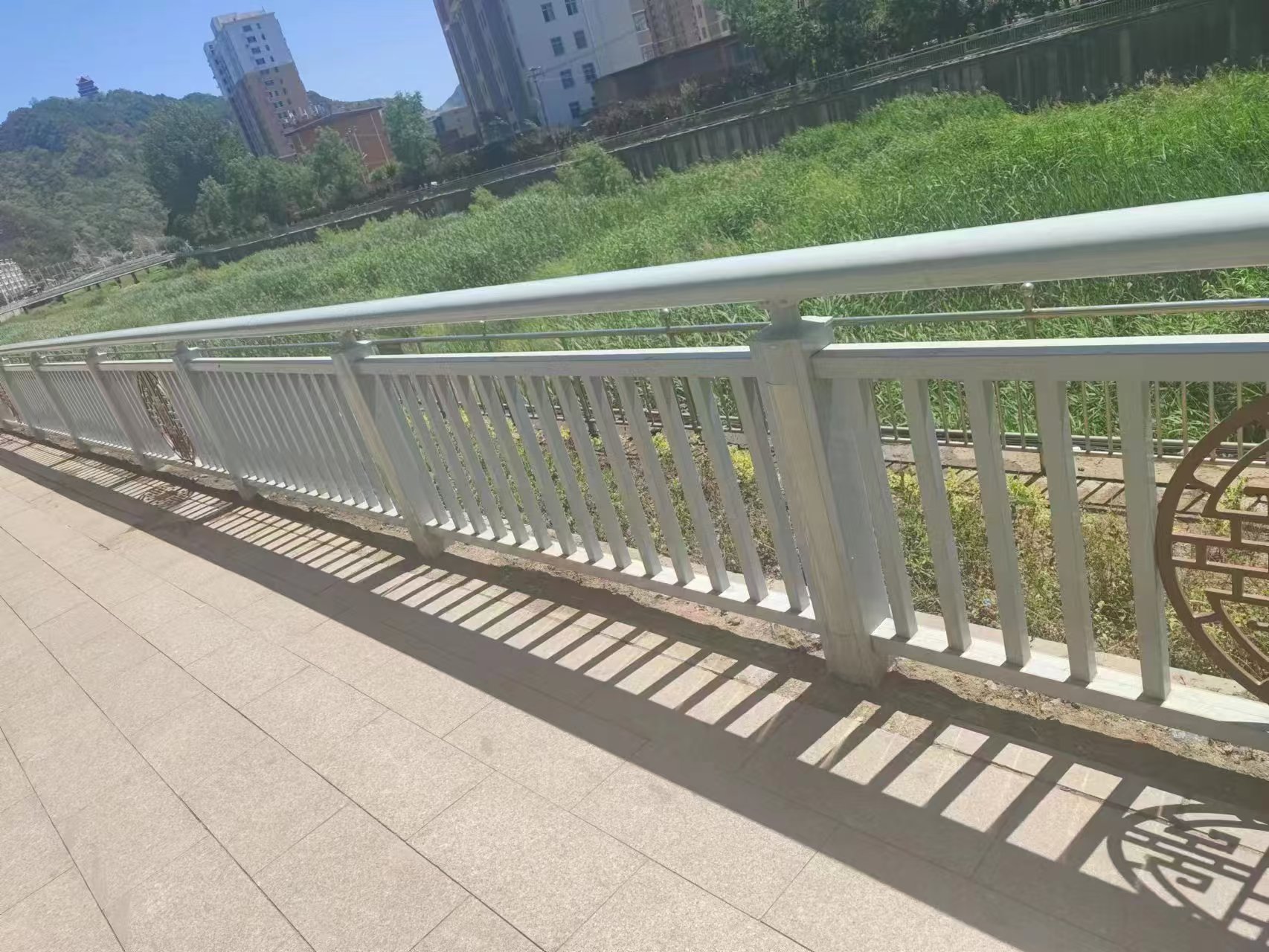 护栏防撞护栏生产厂家严格把控质量当地供应商