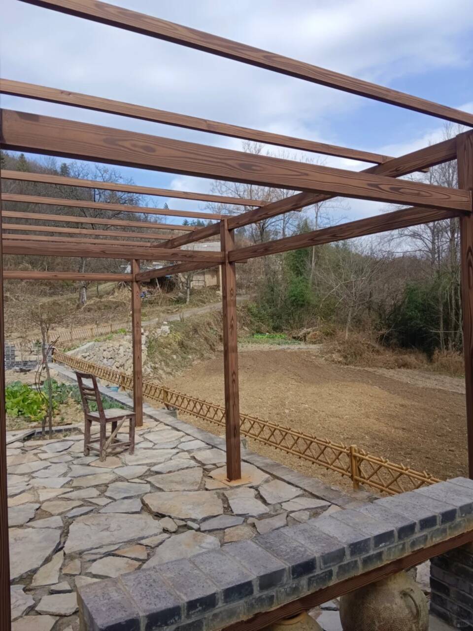廊架护栏木纹漆，钢结构仿木纹漆，仿古木纹漆施工多少钱懂您所需