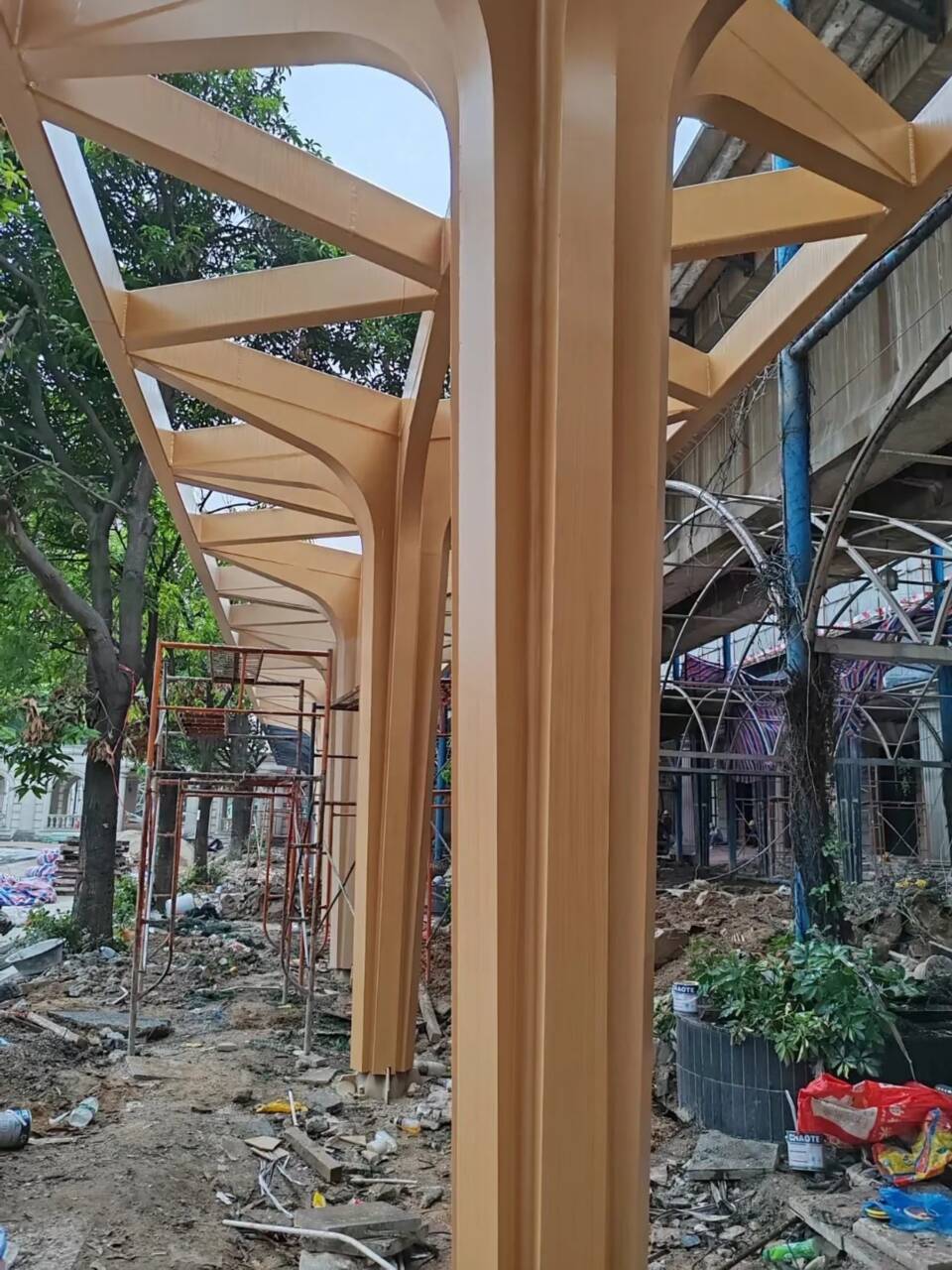 栈道护栏木纹漆包工包料#铁艺花架#仿古建筑#凉亭廊架