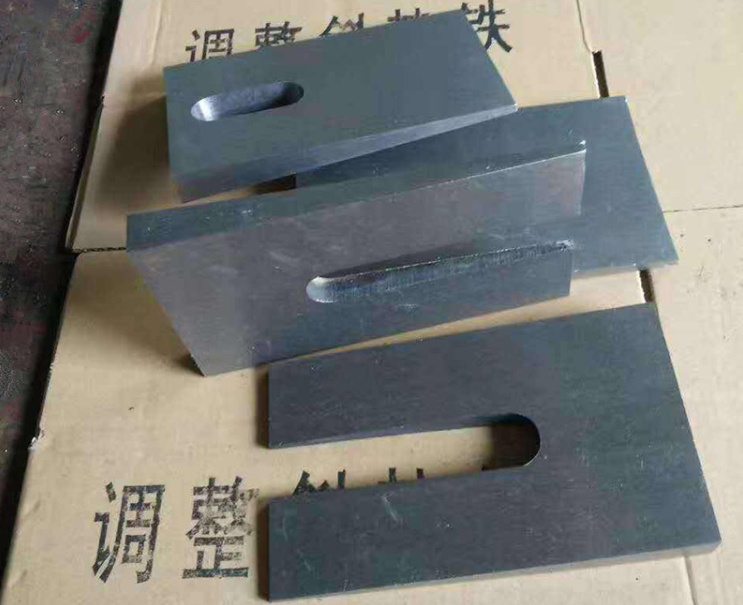 化工设备安装斜垫铁q235钢板材质基建施工用楔铁当地厂家