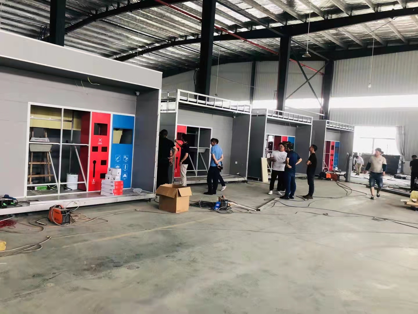 
环卫垃圾分类亭施工团队
