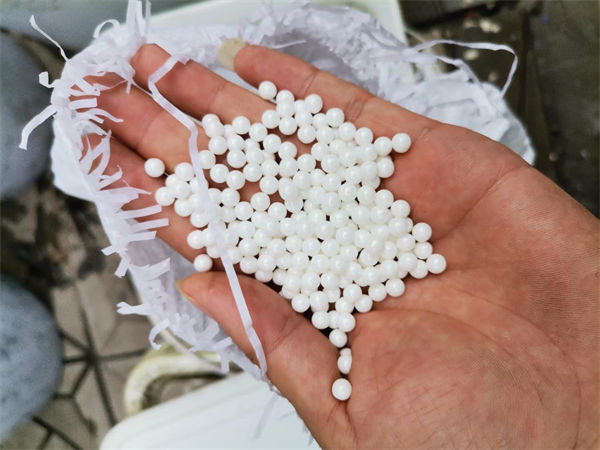 氧化锆氧化铝二手太阳能光伏板回收装车结算厂家回收