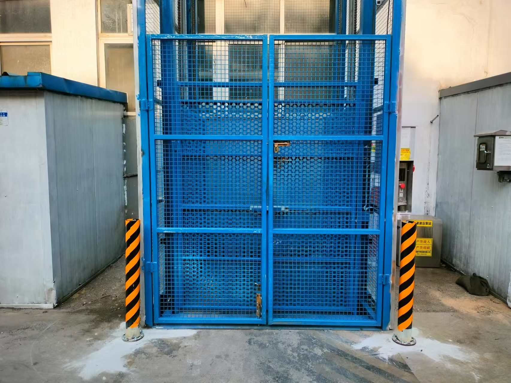 导轨式升降机价格厂家快捷物流